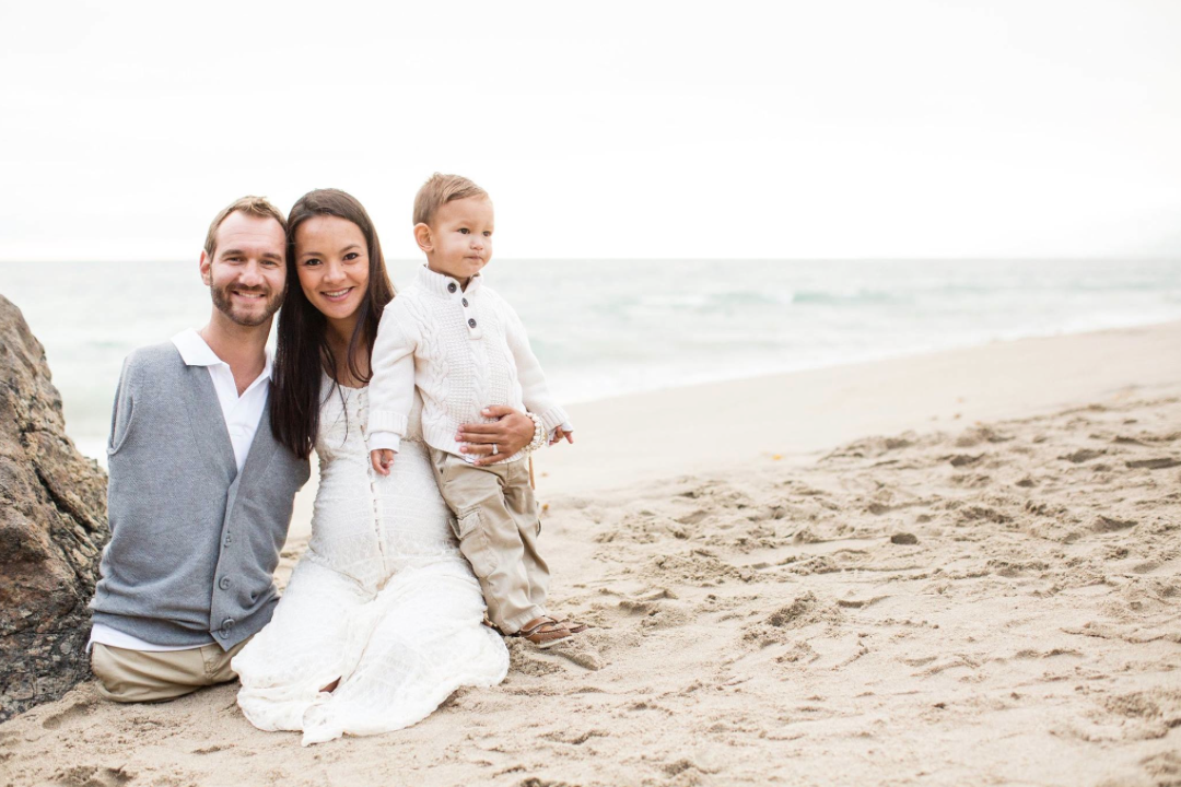 Go Ask Mum Gorgeous Family Photos of Nick Vujicic's Growing Family - Go ...