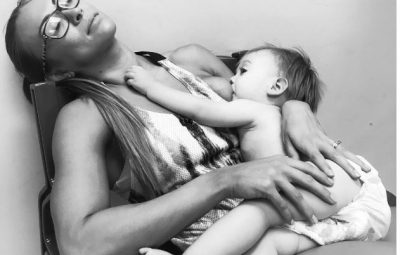 breastfeeding mum fights back
